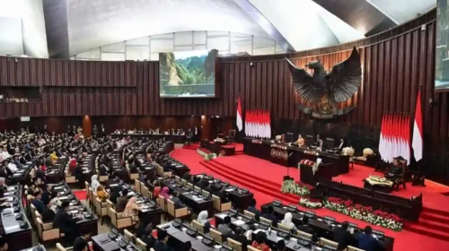 pemakzulan adalah