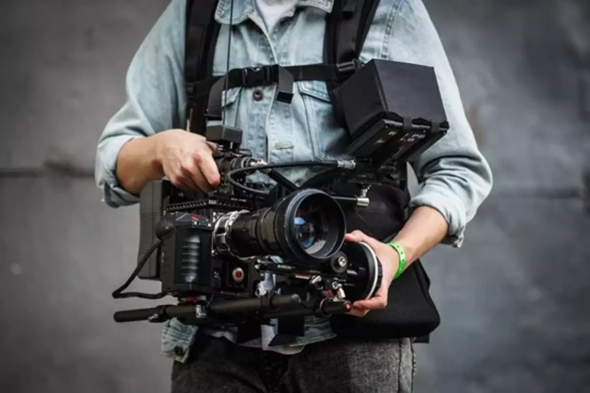 broadcast artinya