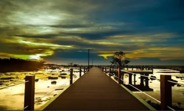pantai sakura pulau untung jawa