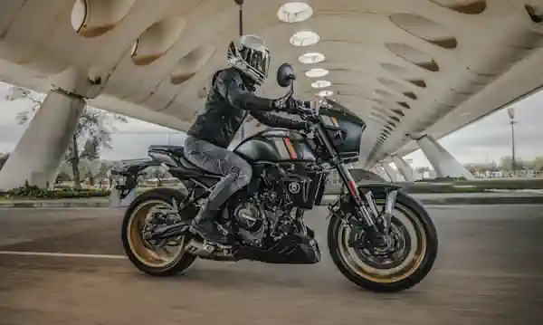 suzuki gsx 8tt