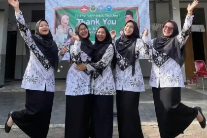 thr tpg 100 persen 2025 kapan cair
