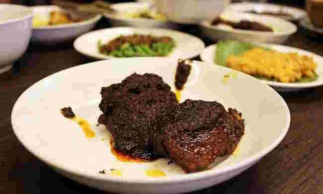 rumah makan pagi sore