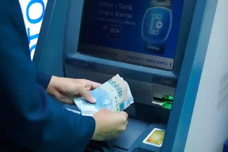 cara tarik saldo dana di atm bca