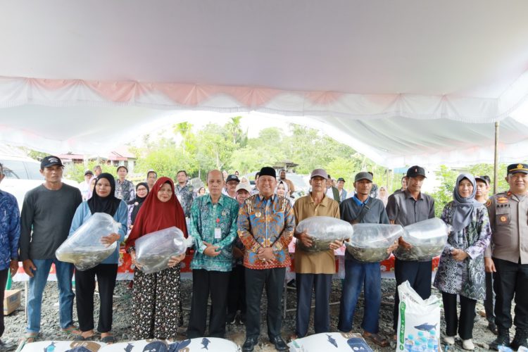 Bupati Barito Kuala Guyur Anjir Muara dengan Bantuan Perikanan
